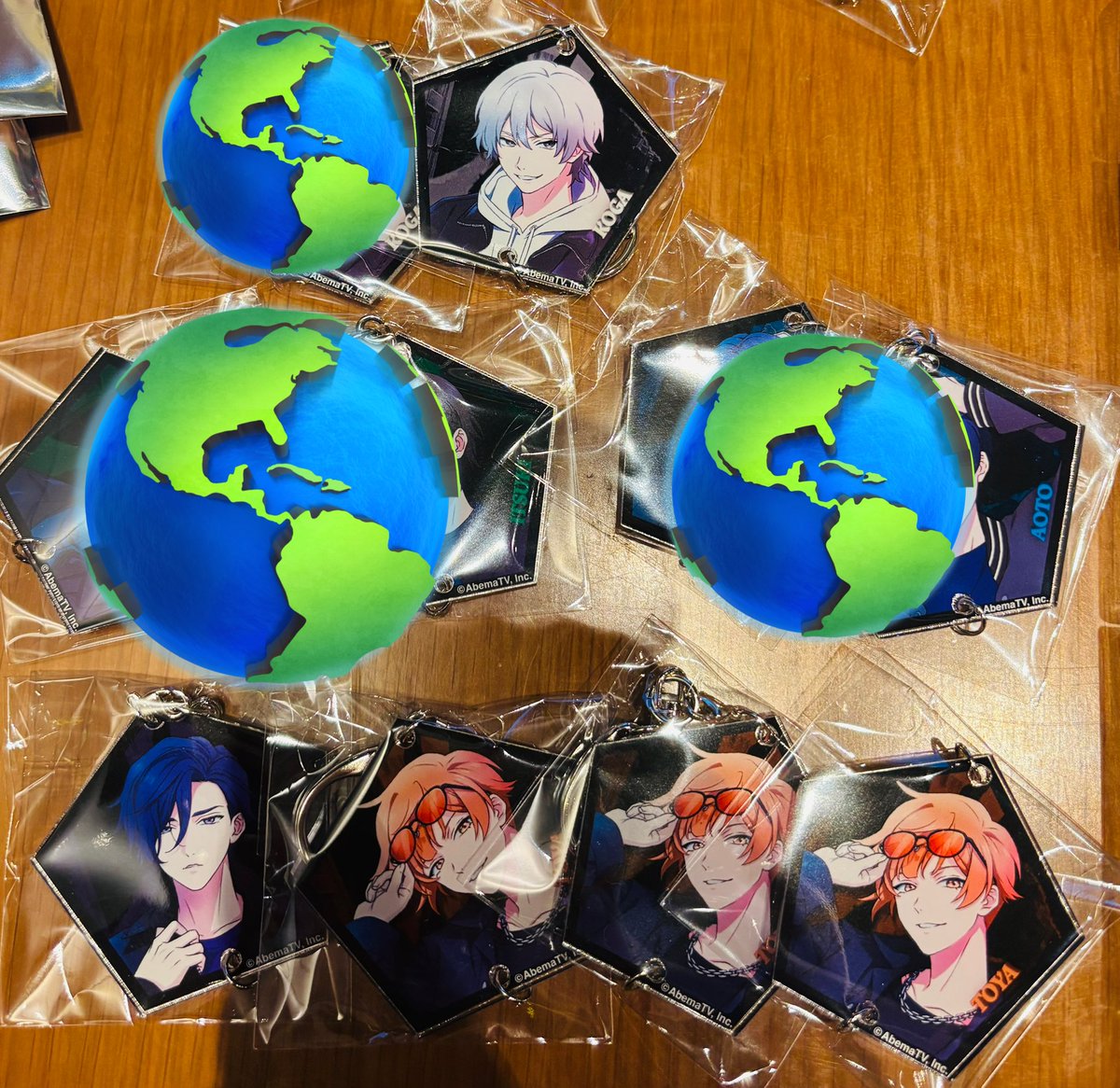 ssva466's tweet photo. 【交換】GOALOUS5 ミショパ ゴーラス5 特典ステッカー

)譲
・アクキー→オレンジ×3、パープル、ホワイト
・特典→パープル×3、オレンジ×2

)求
・アクキー→実写いずれかor 500円+送料
・特典→他メンバーいずれかor 300円+送料

お気軽にお声掛けください！ https://t.co/HqgUUhs4m7