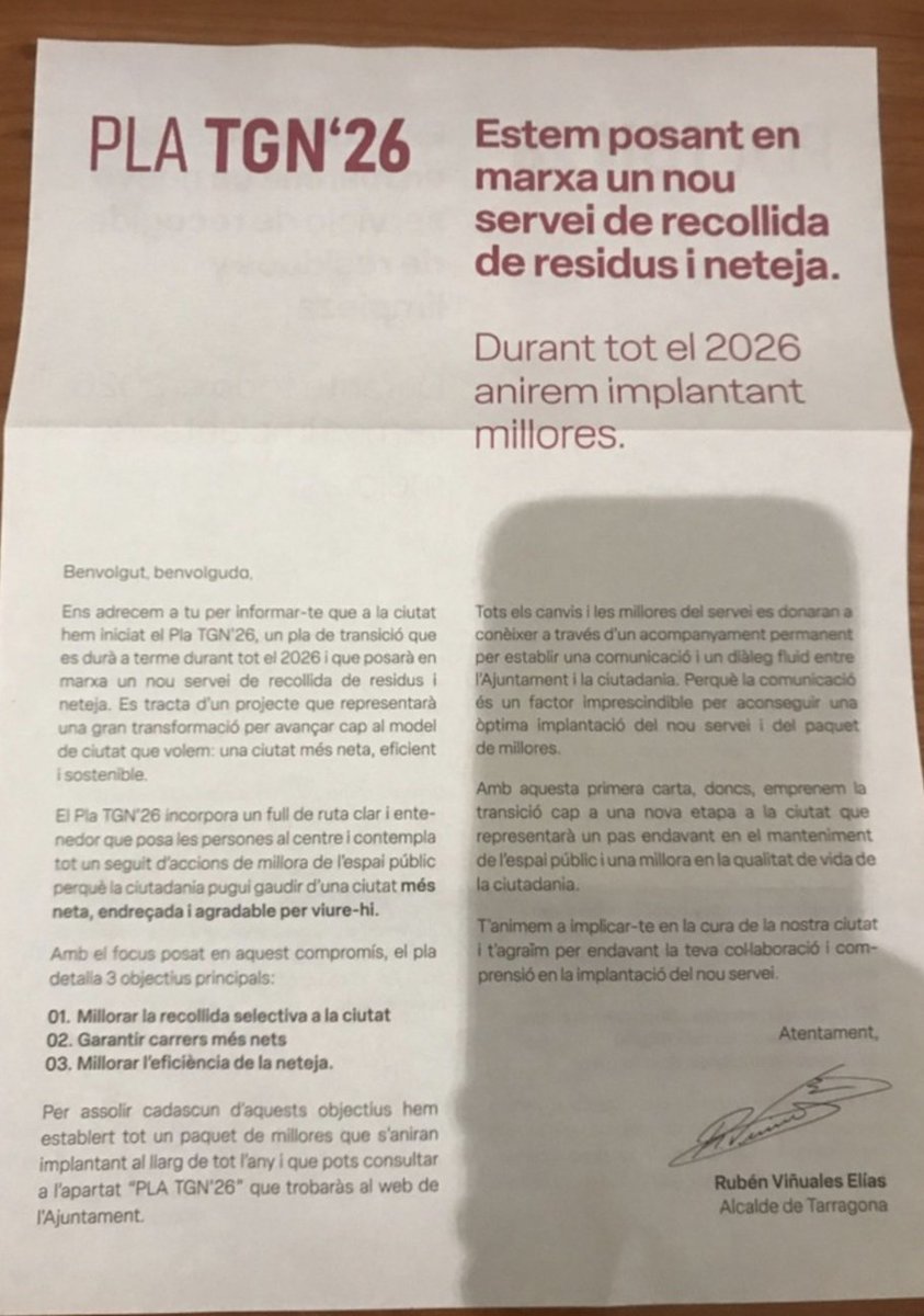 #tarragonabruta
Sr. Viñuales:
NO malgaste nuestro dinero blanqueando su mala gestión. 
El dineral de cartitas y carteles inviértalo en limpieza e higienización de contenedores, calles, parques y plazas.
No venda humos, usted ni tiene en el centro al ciudadano ni quiere dialogo ❗️