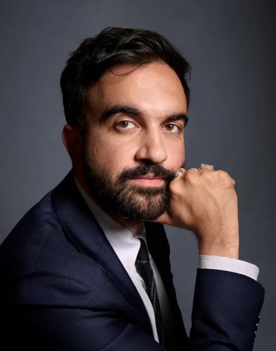 5/Zohran, Ugandalı Müslüman göçmen çocuğu olarak 22 beyaz milyardere karşı savaştı.
Pelin de, kadınların geri bırakıldığı ataerkil bir toplumda kadınları iktidara taşıyor.Kadınlara karar verici mekanizmalarda alan açıyor.
Her ikisi de ezilenin,emekçinin, halkın sesi. #KadınGücü