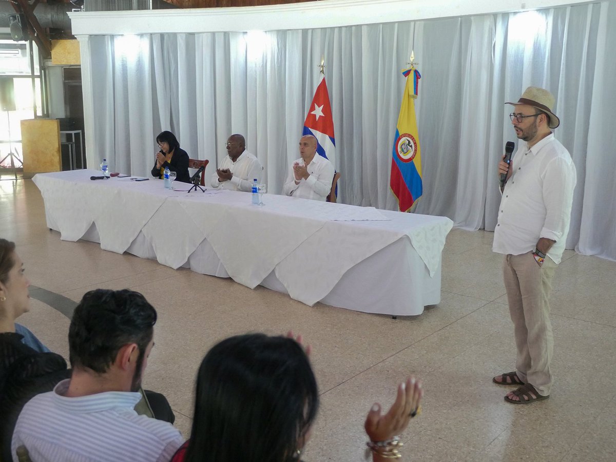 Dos momentos de mucha satisfacción y honor he tenido durante mi actual visita a #Colombia; se trata de mis encuentros con los hermanos de la solidaridad y con los compatriotas cubanos residentes en este hermoso país.