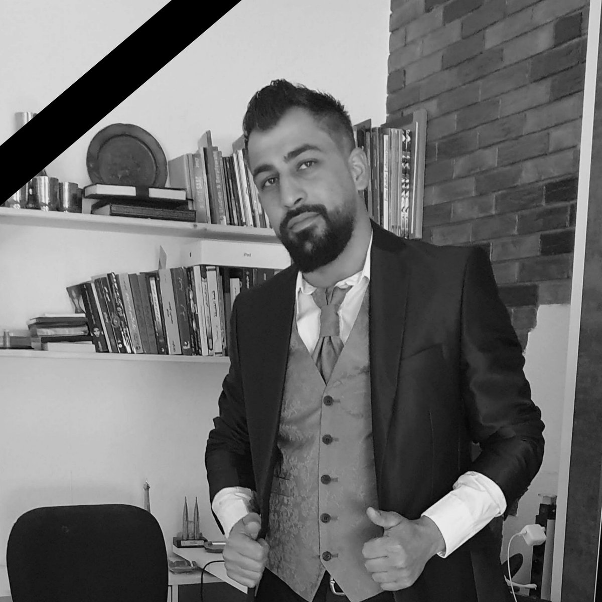 خال أولادي (جنكو أمير كردي) في ذمة الله إثر جلطة مفاجئة، وهو في ريعان شبابه.

جنكو، الطيوب، المحبوب، الخدوم كان في أول زيارة له إلى مدينته عامودا بعد هجرته منذ ١٤ سنة، وشاءت الأقدار أن يتوفى هناك، تاركاً خلفه طفلين اثنين وزوجته..

كانت لديه فقرة ترفيهية باسم (خبر عاجل) على وسائل