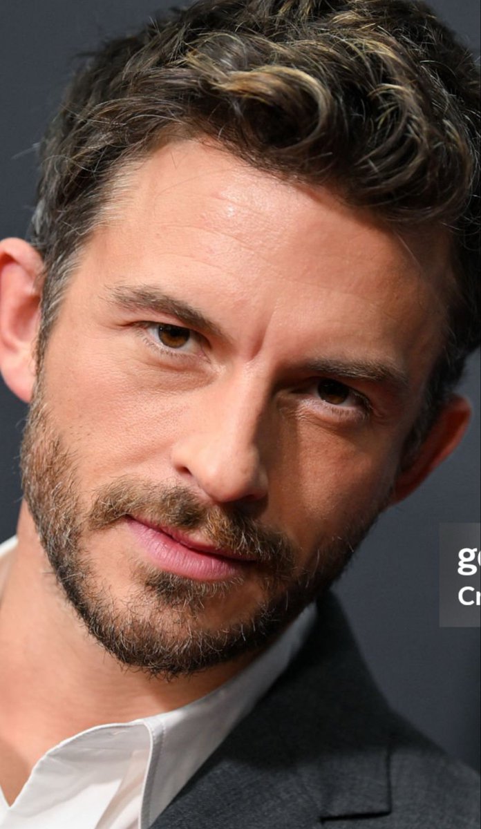 jbaycomfort's tweet image. the category is lethal gaze and jonathan bailey is winning