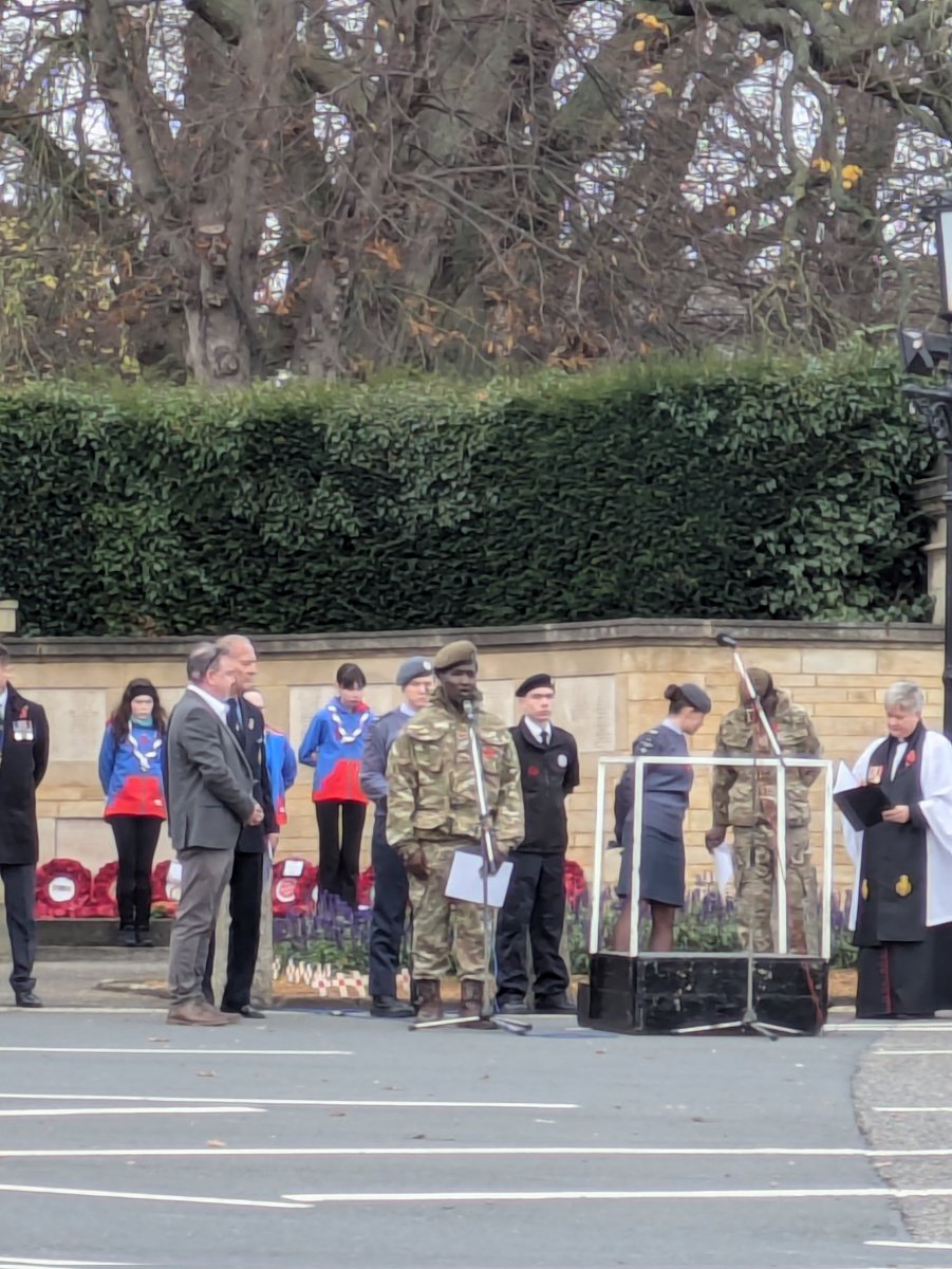 CcfScha's tweet photo. Excellent turn out from our cadets this morning for the Town's Remembrance service. #RemembranceDay @HeartofHatton https://t.co/Txs2MpudYt