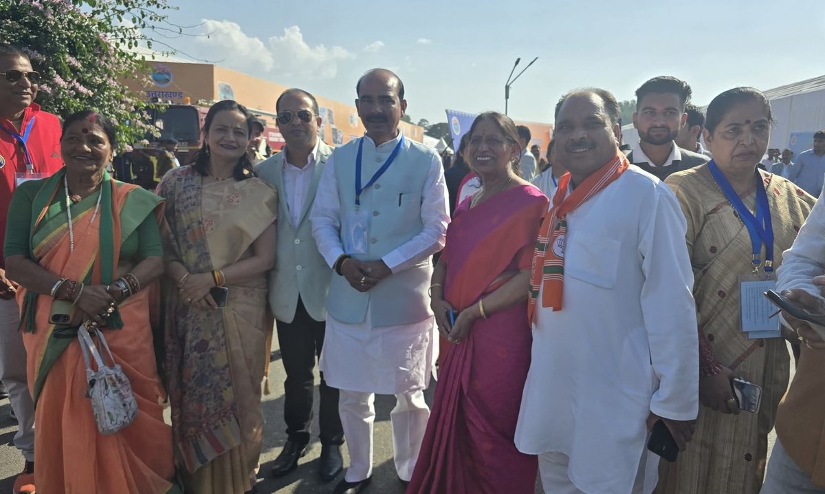 राज्य स्थापना की रजत जयन्ती पर यशस्वी प्रधानमंत्री श्री नरेंद्र मोदी जी  का हार्दिक अभिनंदन करने का सौभाग्य प्राप्त हुआ। माननीय प्रधानमंत्री के मार्गदर्शन और यशश्वी मुख्यमंत्री श्री पुष्कर सिंह धामी ज़ी के कुशल नेत्रत्व में उत्तराखंड विकास की राह में आगे बढ़ रहा है।