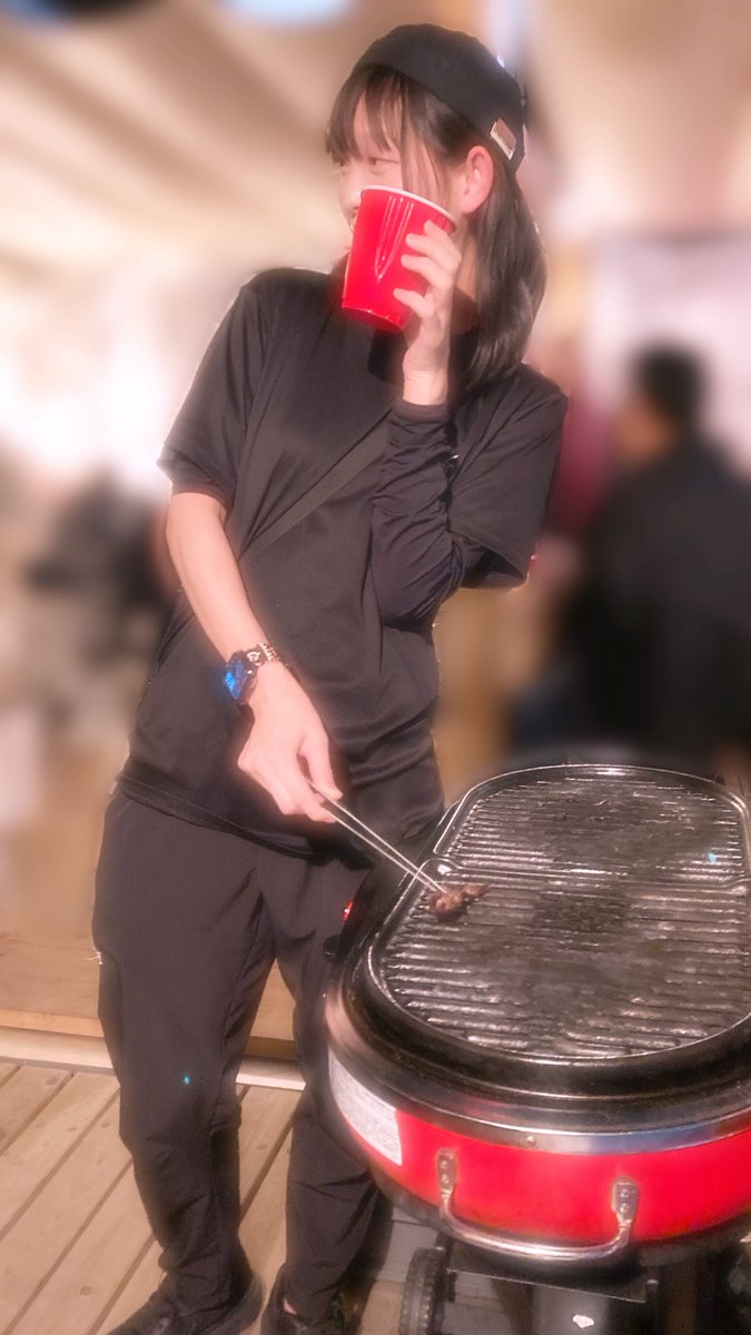 Wulukazu's tweet photo. 肉を焼く姿が本当に輝いてて…
#株式会社悪の秘密結社
#AHKstudio https://t.co/GFxoVnLkIF