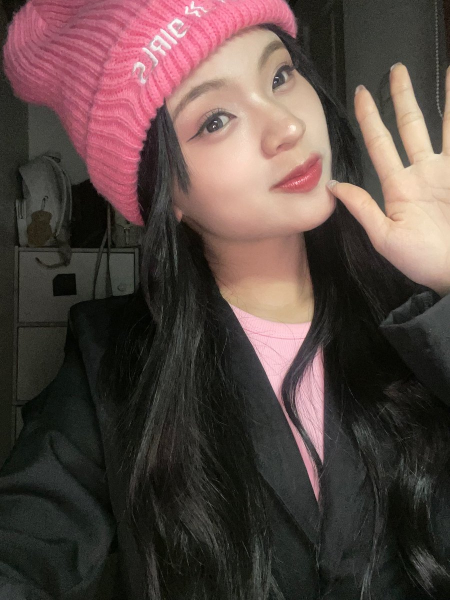 Thank you VC hari ini yah! Yow so happy ngobrol bareng lagi 😎 semoga menyenangkan buat kalian ya! Sesi 1 2 3 seru bangettt 🫵 gimana menurut kamu yang tadi VCCC 😌🫶