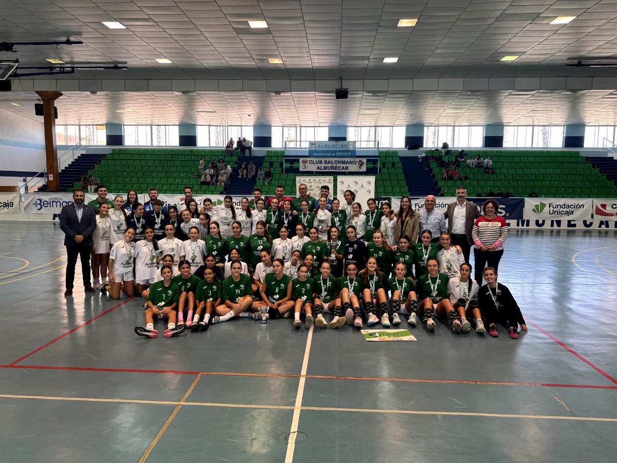 📸 Con nuestra tradicional FOTO DE FAMILIA cerramos este Cto. de Selecciones Provinciales Infantil Femenino Promesas 🌟

Gracias a <a href="/AlmunecarAyto/">Almuñécar-Herradura</a>, a nuestros patrocinadores, equipos participantes, <a href="/ctafabm/">CTA Andalucía</a> y afición que nos habéis acompañado 🥰

¡Viva el #BalonmanoAndaluz! 🙌