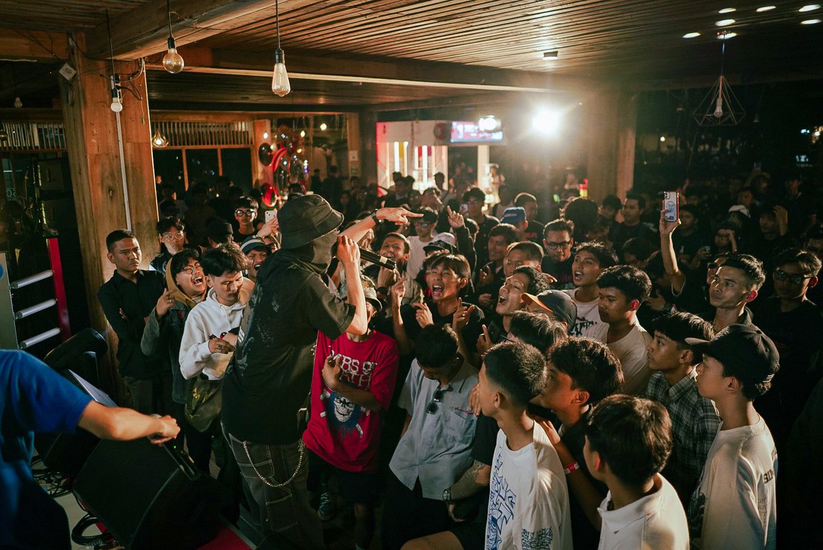 folderpong's tweet image. today 🤝