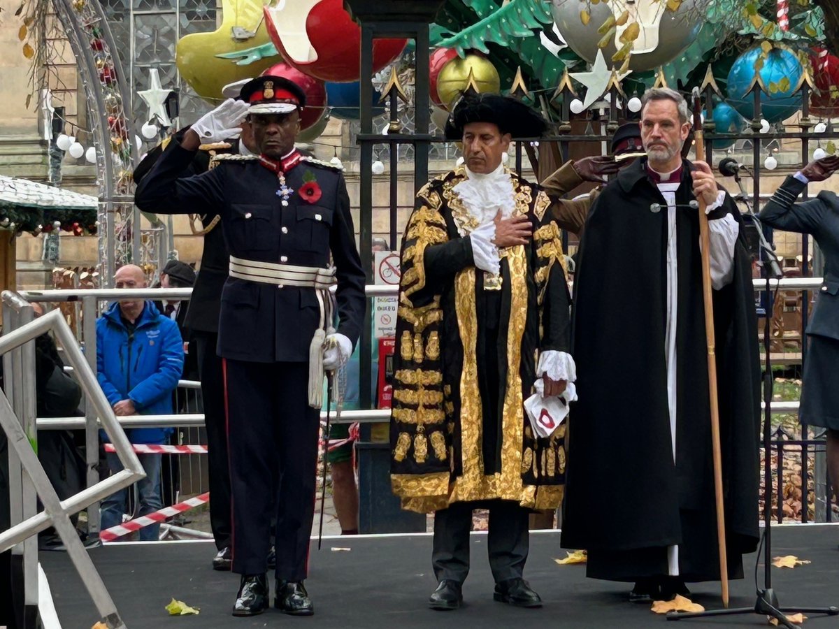 Lord-Lieutenant Derrick Anderson CBE joined <a href="/BrumLordMayor/">Lord Mayor of Birmingham</a> today at the Birmingham Act of Remembrance.

We will remember them!