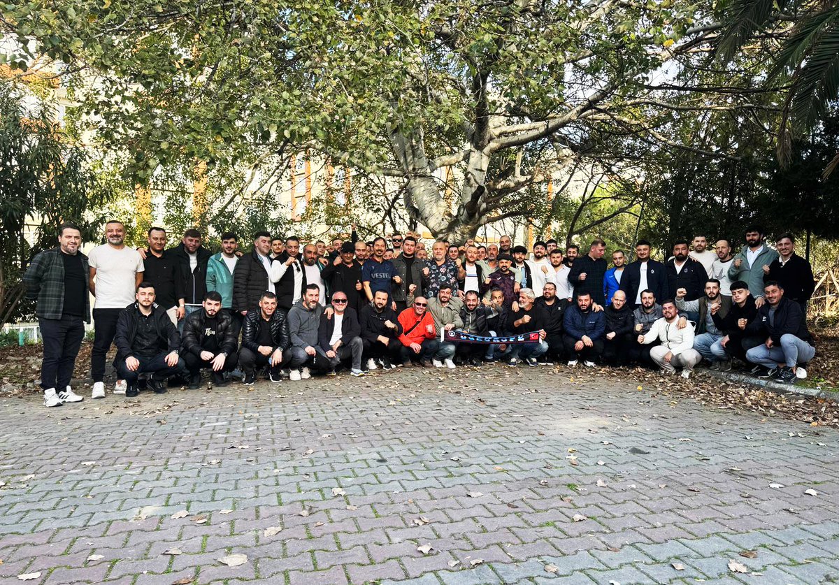 Tribün Liderimiz Mustafa İlhan başkanlığında grup üyelerimizle genel değerlendirme ve istişare toplantısı gerçekleştirildi.

BİZ BÜYÜK BİR AİLEYİZ!

#BizGurbetçiGençleriz