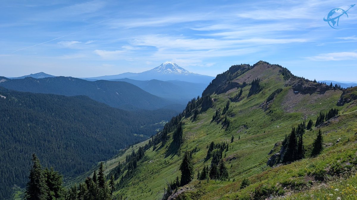 divewisely's tweet photo. Another day, another trail to conquer. Off to Goat Lake this time, with Mount Rainier in the backdrop. 😍🏔️#GoatLake #WashingtonState #PNW #BackpackingAdventures #MountRainier https://t.co/aTh1UBN4eN