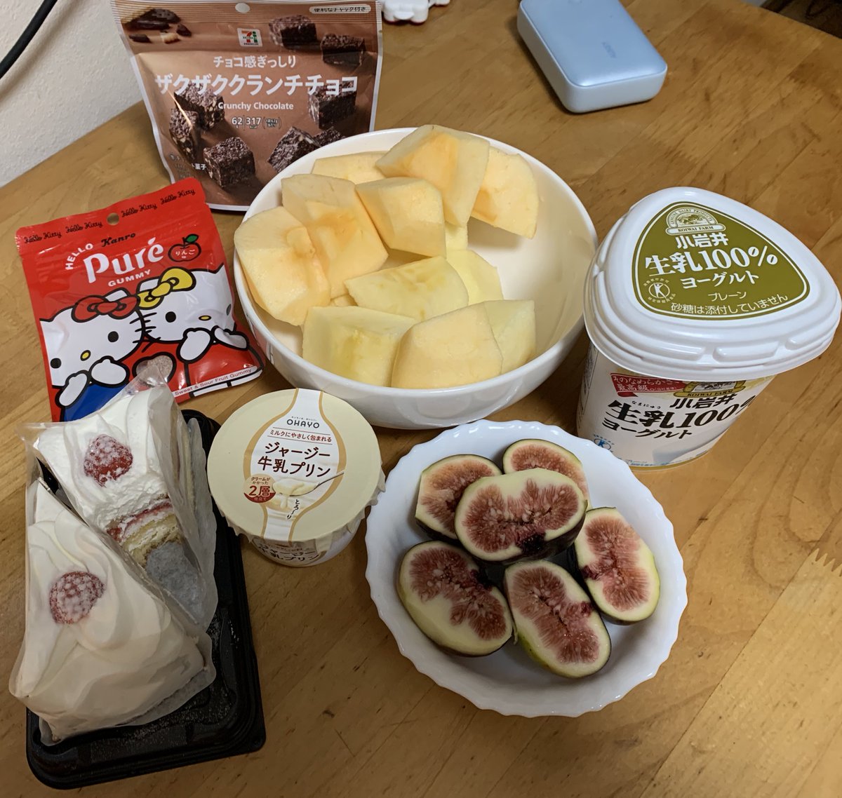 marauisxx's tweet image. ส่วนมากเราซื้อมาทำกินเองแค่มื้อเย็นเพราะเป็นคนกินมื้อเย็นหนัก อยากกินโปรตีนให้ถึง + กินผัก ผลไม้ด้วย  กินบุฟเฟ่ต์ก็ไม่คุ้มเพราะกินน้อย เลี่ยนไวกำเงินเข้าทาคาชิมายะ ซื้อปลาดิบ ยิ่งพวกเนื้อมีให้เลือกเยอะ มีตั้งแต่ถูกถึงแพงมากก