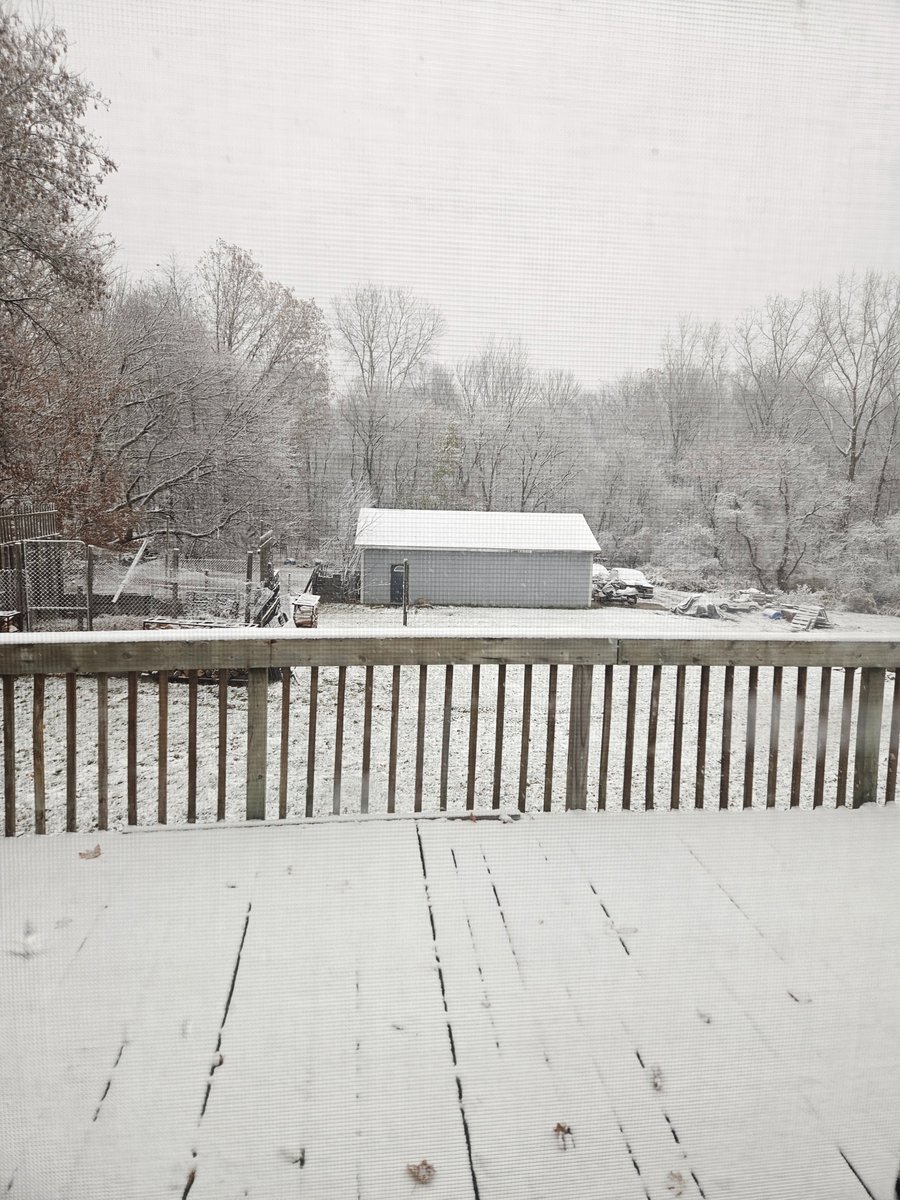 Dropdeckmafia's tweet image. Well Shit!

1st snow of the season.

Not sure I'm ready yet!