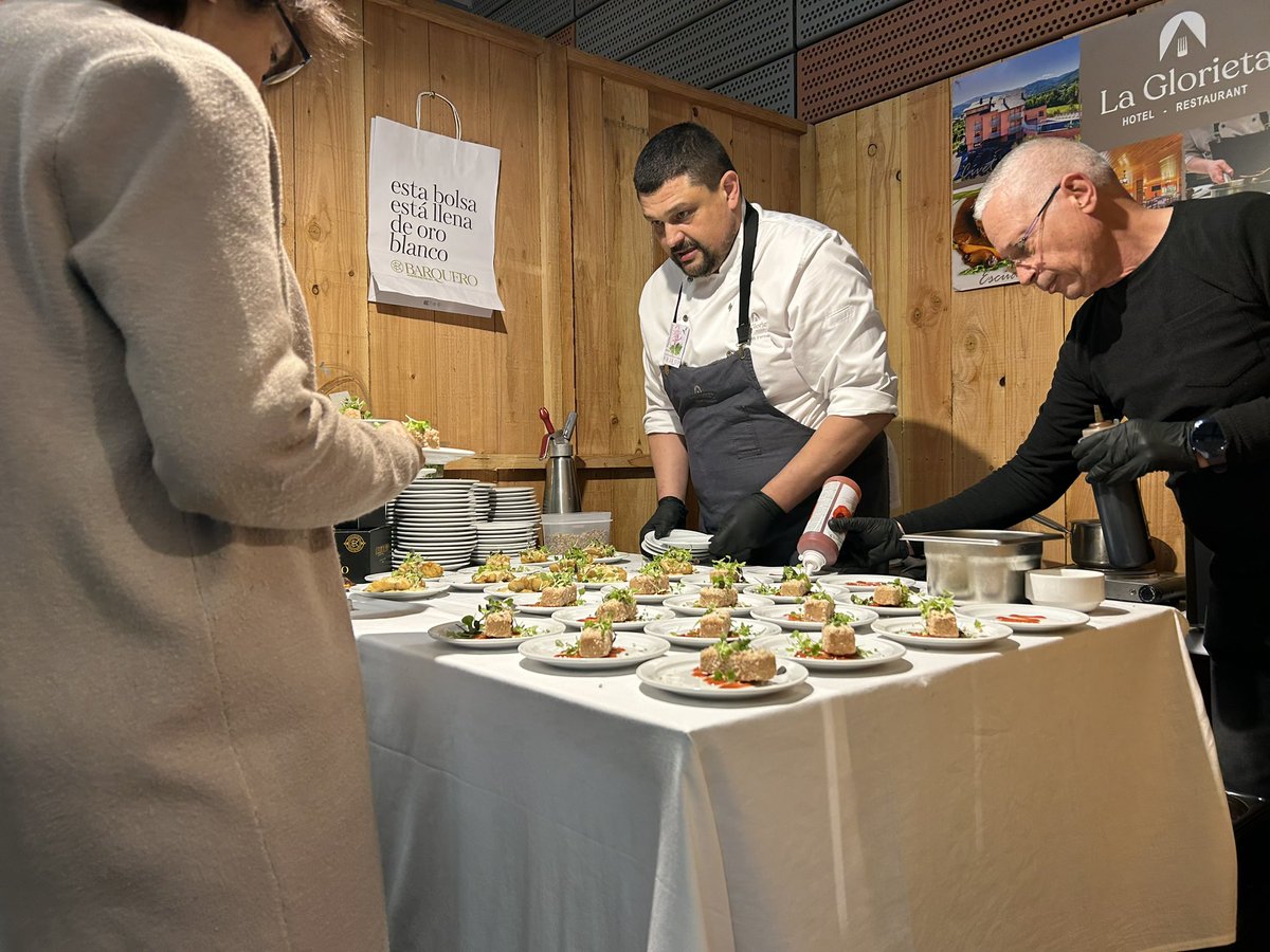 🍽️ Catalunya ha estat més present que mai a la Mostra Gastronòmica d’Andorra i Pirineus d’<a href="/ordinoesviu/">ordinoesviu</a>. Hi ha hagut més xefs i productors agroalimentaris catalans i tot el vi servit al dinar ha estat de D.O. catalanes, gràcies al suport de l’<a href="/incavicat/">INCAVI</a>.