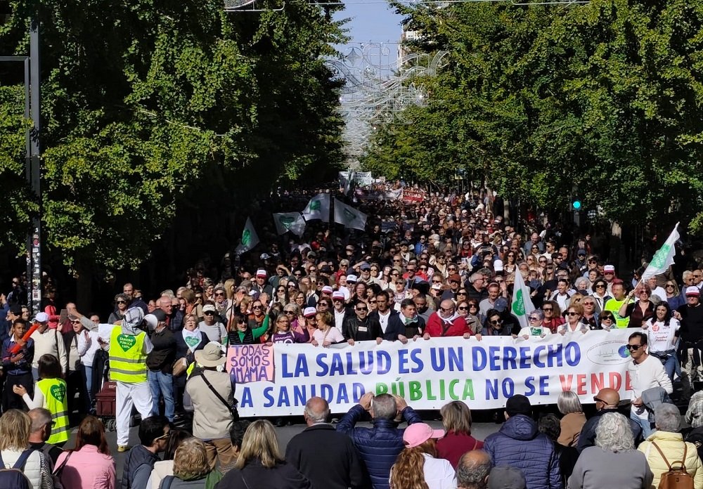 Masivas las manifestaciones en defensa de la sanidad pública en las 8 provincias andaluzas.
Imágenes de Sevilla, Cádiz, Málaga y Granada.
