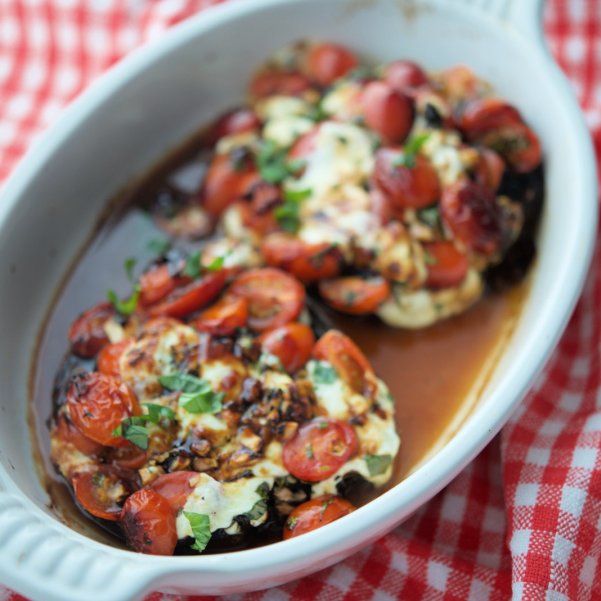 CarriesExpKtchn's tweet image. Portobello mushrooms stuffed with tomatoes, fresh Mozzarella and basil; then drizzled with balsamic glaze and baked until hot and bubbly. Perfect for #meatlessmonday!

Recipe: carriesexperimentalkitchen.com/caprese-stuffe…