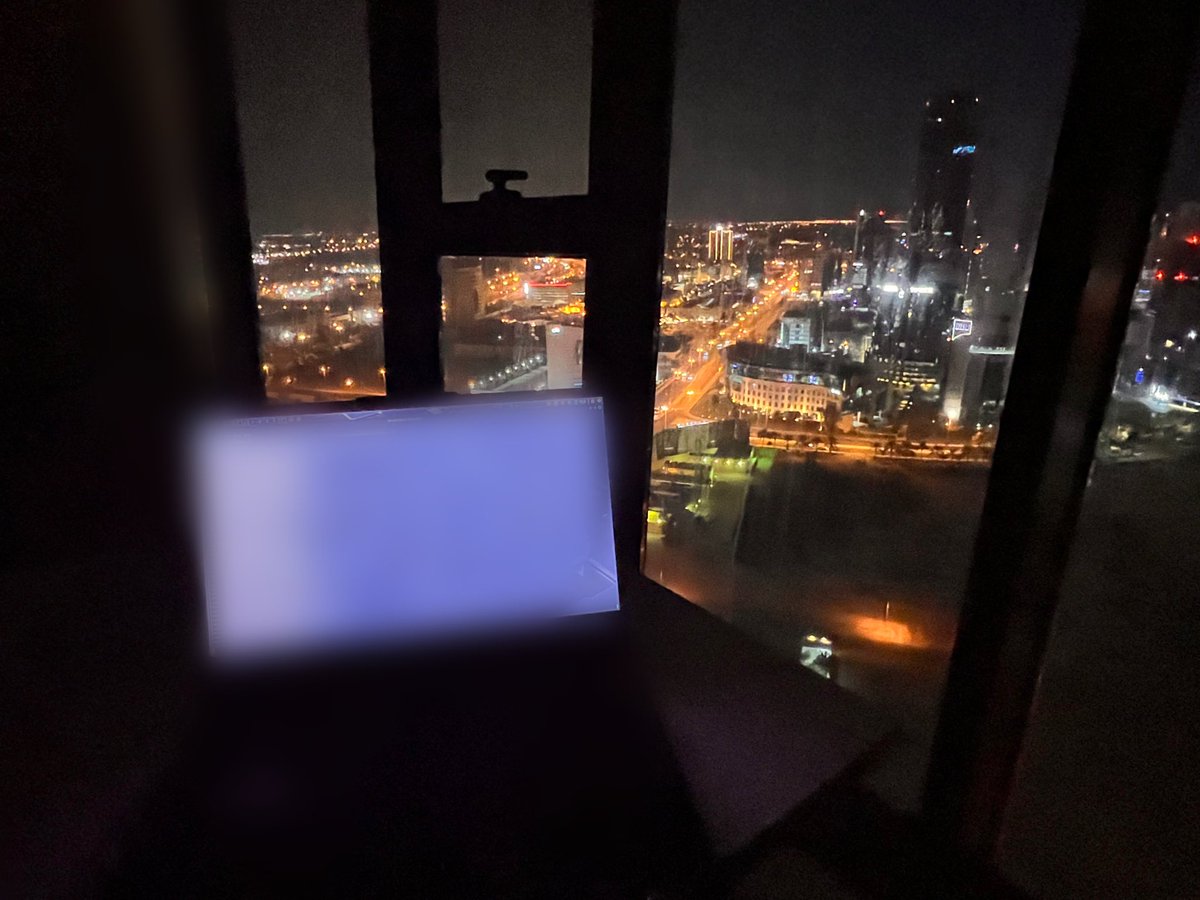 m19o__'s tweet image. What keeps you from hacking like this?