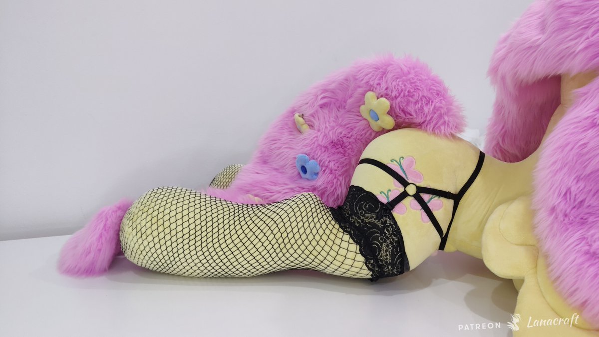 _LanaCraft's tweet image. Check, check, pic test 😇lanacraft.itch.io/shy-top-model
#mlpfim #plush