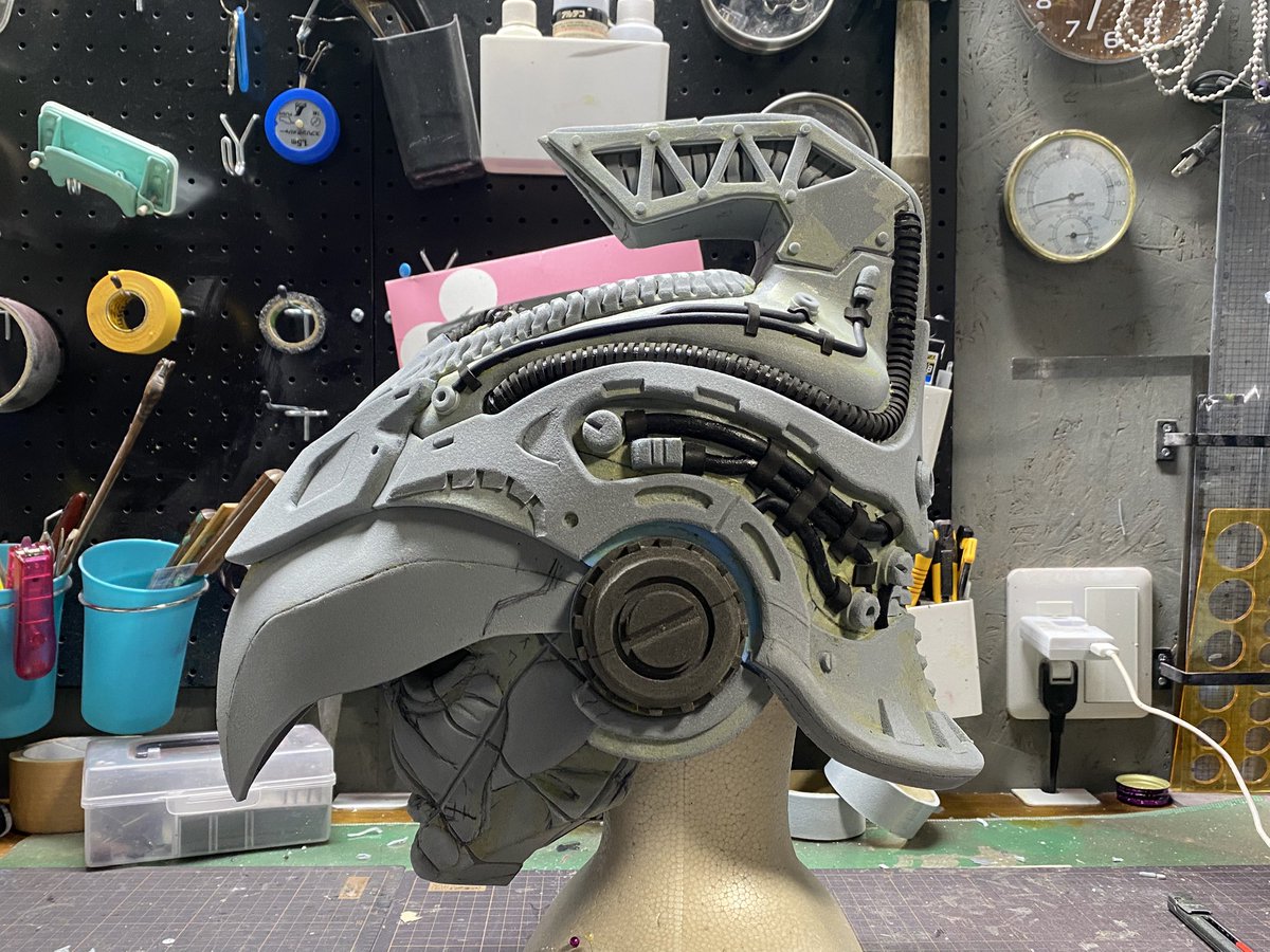 パープルヘイズのマスク。
フェイスシールドつけたらこんな感じ。
あとで、クリアパーツに置き換える予定。
だいぶカッコいいのでは？！
＃ジョジョの奇妙な冒険