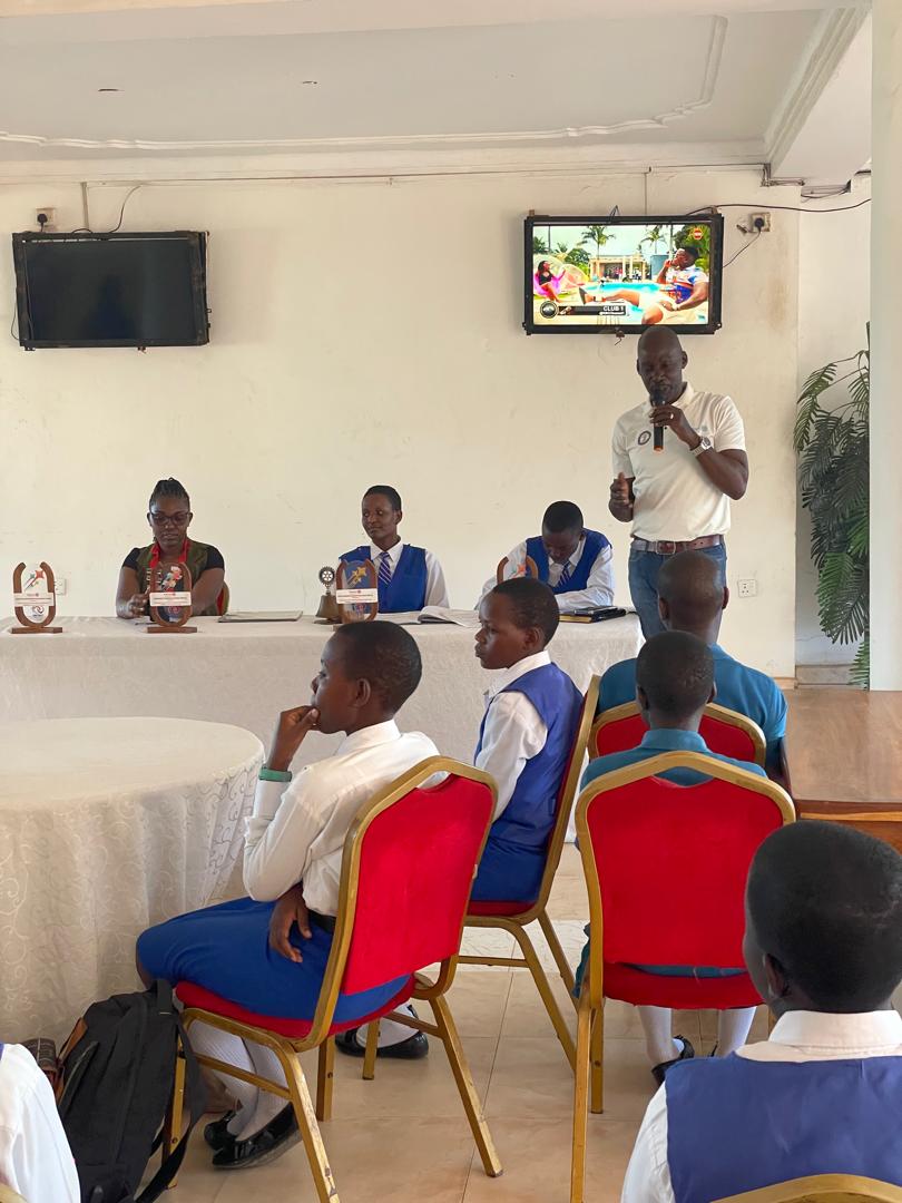 Destadia's tweet image. Words of wisdom were shared by Rtn. @Andrewmuwamba, D9213 Youth Service Chair, with the interactors from Kirinya (C.O.U) SS at Hotel Mamerito on Friday as we closed off the Interact Week. Inspiring the next Gen of leaders.✨️

#InteractWeek 
#RotaryEyamba
#DestadiaPR