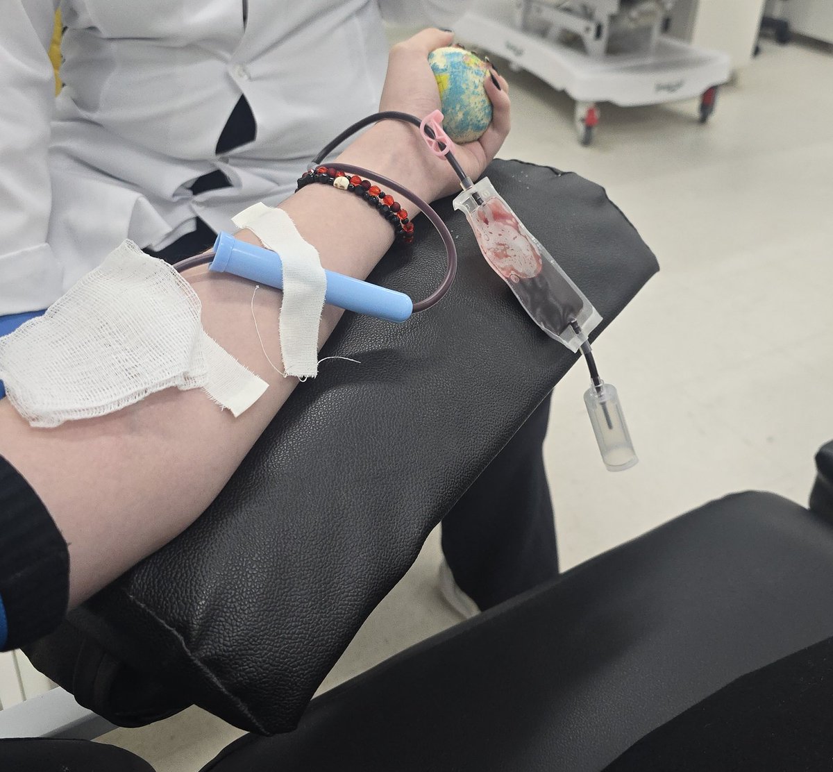 prexsal's tweet photo. repostando, já que eu já doei e agora tem hashtag oficial 🩸👹

#TudoComeçaPeloSangue #Hexatombe #OrdemParanormal https://t.co/IMYRNX5SNG
