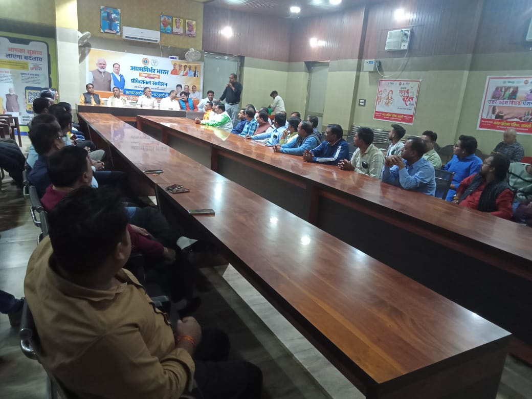 MlcSuresh's tweet image. आज शामली नगर पालिका कार्यालय में आयोजित “आत्मनिर्भर भारत संकल्प अभियान” कार्यक्रम में शामिल हुआ, इस अवसर पर मुख्य अतिथि माननीय सांसद श्री अतुल गर्ग जी उपस्थित रहें।। 

कार्यक्रम में आत्मनिर्भर भारत के संकल्प को साकार करने हेतु अनेक प्रेरक विचार साझा किए गए।
#Sureshkashyap