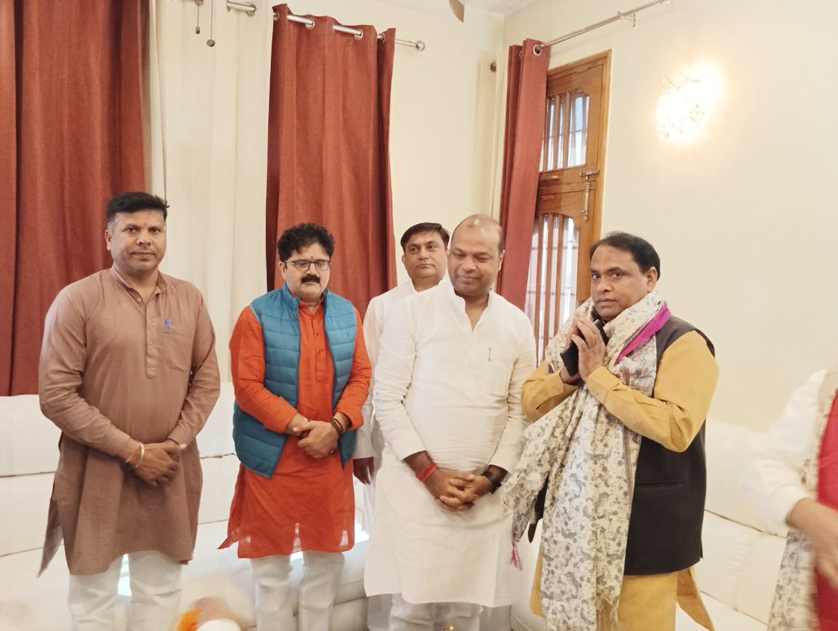 MlcSuresh's tweet image. आज शामली नगर पालिका कार्यालय में आयोजित “आत्मनिर्भर भारत संकल्प अभियान” कार्यक्रम में शामिल हुआ, इस अवसर पर मुख्य अतिथि माननीय सांसद श्री अतुल गर्ग जी उपस्थित रहें।। 

कार्यक्रम में आत्मनिर्भर भारत के संकल्प को साकार करने हेतु अनेक प्रेरक विचार साझा किए गए।
#Sureshkashyap