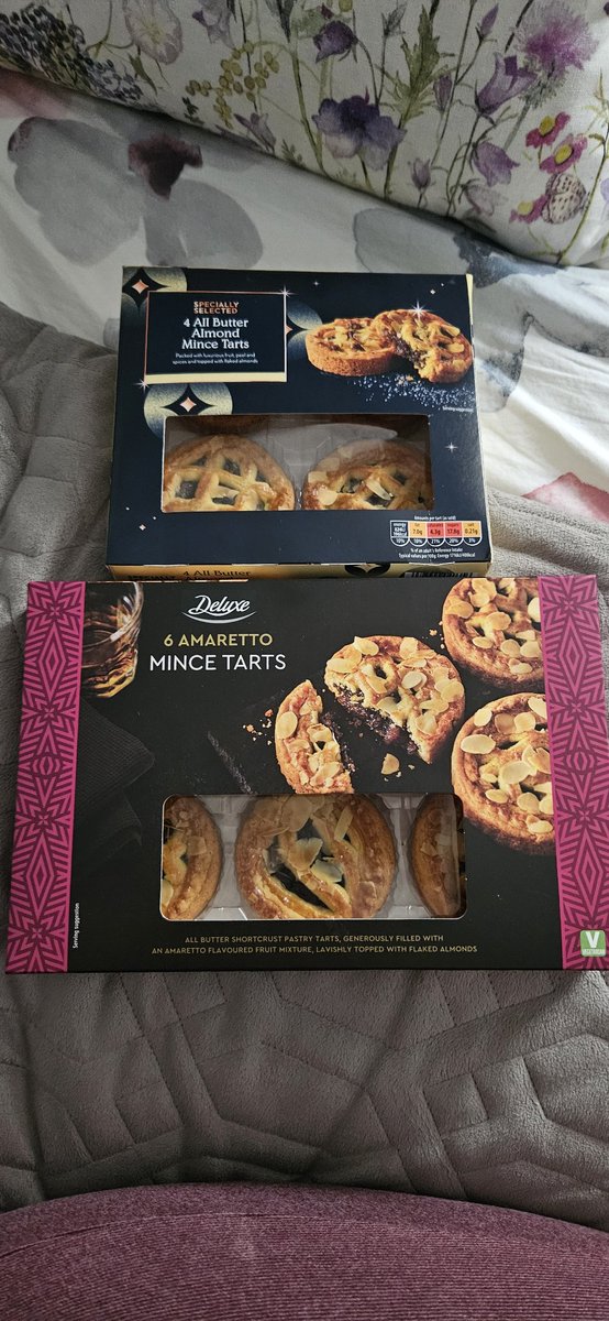 Well <a href="/aldi/">Aldous Solano</a>, 4 for £2.49 or 6 <a href="/LidlGB/"><a href="/LidlGB/">@LidlGB</a></a> for £2.99, I know where im going for my mince pies @LidlGB 👍 by the way they taste as good as each other but <a href="/aldi/">Aldous Solano</a> used to sell them in a 6 pack for £2.99..... shrinkflation!!