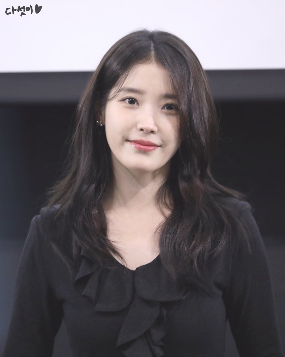 3_3jol's tweet image. 251107 아이유 푸라닭 팬싸인회 #아이유