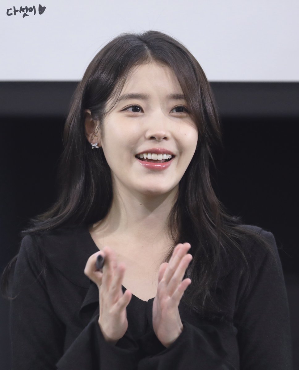 3_3jol's tweet image. 251107 아이유 푸라닭 팬싸인회 #아이유