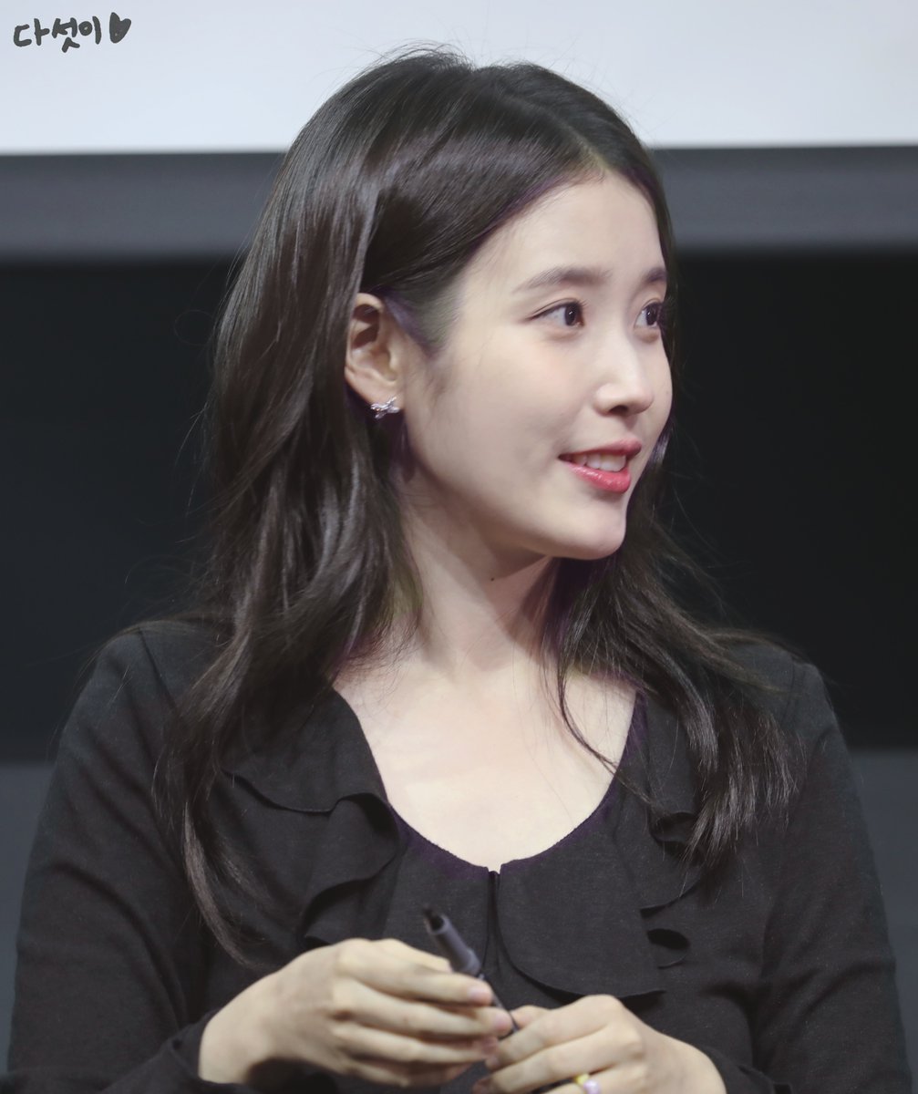 3_3jol's tweet image. 251107 아이유 푸라닭 팬싸인회 #아이유