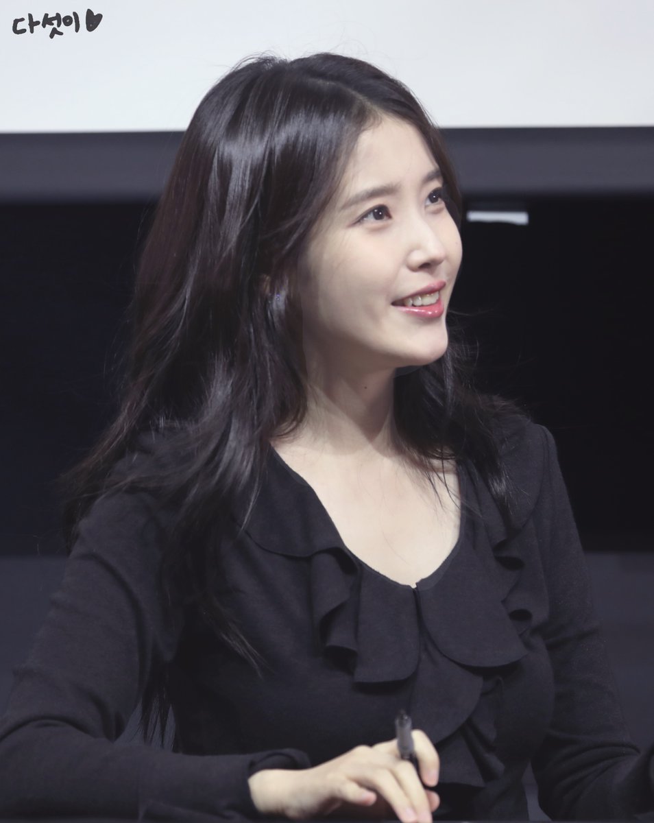 3_3jol's tweet image. 251107 아이유 푸라닭 팬싸인회 #아이유