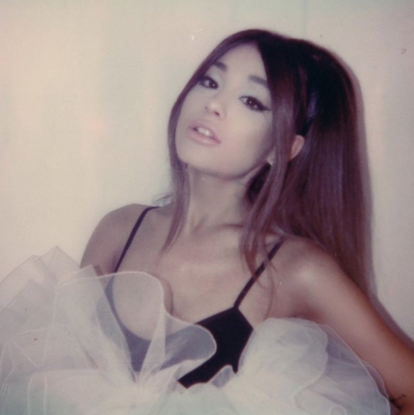 chartdata's tweet image. Ariana Grande and Social House’s &quot;boyfriend&quot; has now surpassed 1 billion streams on Spotify.