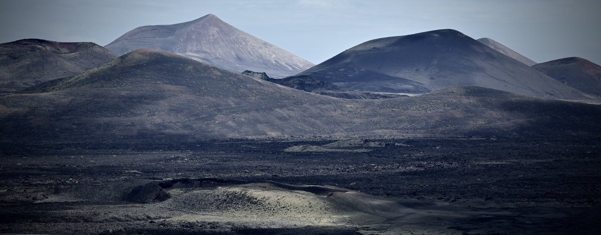 🇮🇨🌋#Lanzarote is home to countless volcanic craters formed by eruptions over millennia. Read our new travelogue “The Alien Magic of Timanfaya” album-editions.com/single-post/th… <a href="/PanoPhotos/">Panoramas 📸📱</a> #volcanism #vulkanisme #volcanoes #vulkanen 📸Made with #NikonZ50 #NikonZ