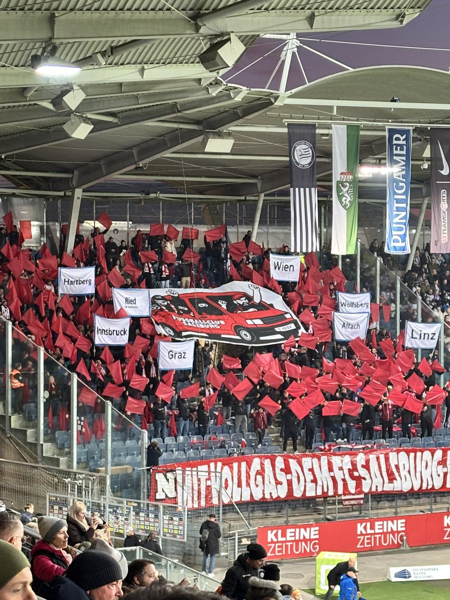 Das wird jedes Mal peinlicher. Was zahlt man denen, damit sie sich das antun …?#STURBS