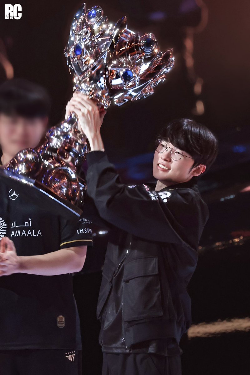 rc_hyeok's tweet image. 여삿 번째✨

251109 Worlds2025 Final

#faker #페이커 #이상혁 
#t1win  #Worlds2025