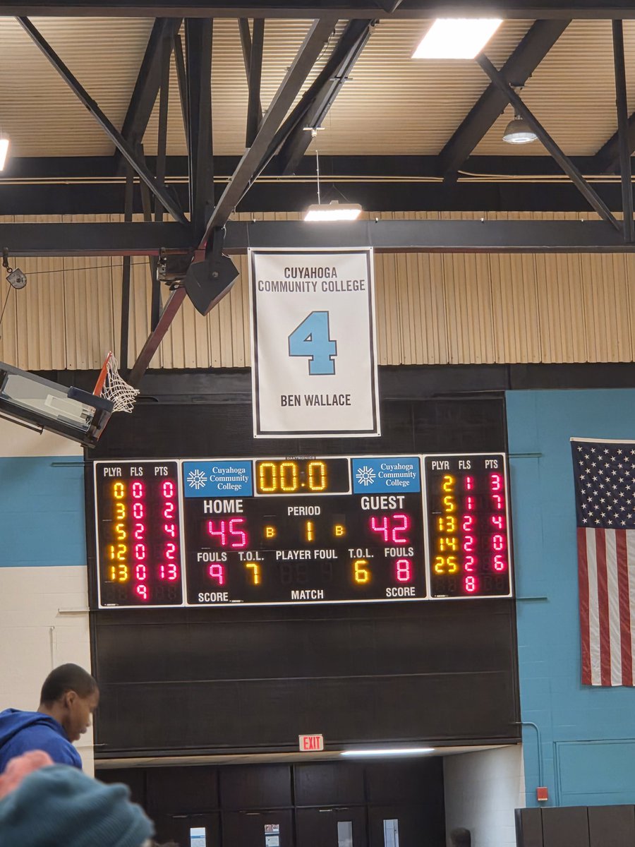 iancle1's tweet image. At the half in Cleveland. #JucoHoops #CollegeBasketball supporting 2 former participants. Highlights on Instagram later today. @theonlyvince35 of Oakland Community College Men&apos;s Basketball &amp;amp; @dekota_johnson of Cuyahoga Community College coached by @CNix55 #icchangeshowcase ❤️🙏