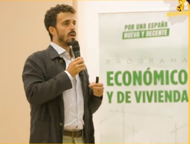 RafaelNieto46's tweet image. Es una excelente señal que @CarlosHQuero ponga igual de nerviosa a la izquierda trotskista que a la derechita almidonada. 
Donde otros hablan "para los suyos", Vox debe hablar para la mayoría de los españoles. ¡Cuántos años perdidos en peleas ficticias de quienes eran lo mismo!