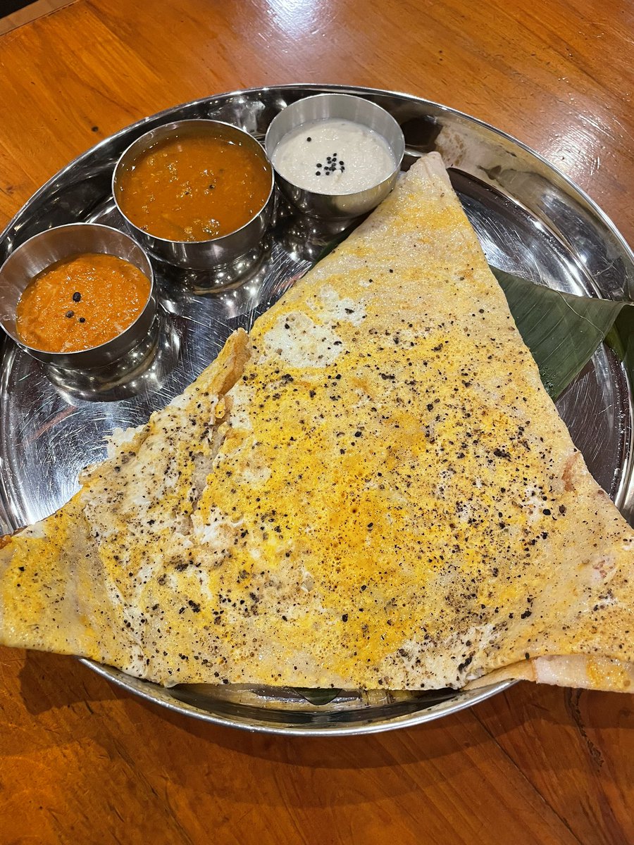 11/8(土)南インドレストランMARUDHU
<a href="/MarudhuNagoya/">マルド南インドレストラン</a>

VEECHU PAROTTA
初体験。こんなパロタがあるとは！湯葉のような食感、噛めば噛むほどにパロタ。これはクセになりそう

MUTTON KUDAL VARUVAL
腸の炒め。酒が進みそうな旨さと辛さ

MUTTAI DOSAI
ドーサイ以上に卵を感じるドーサイ

ரொம்ப நன்றி!