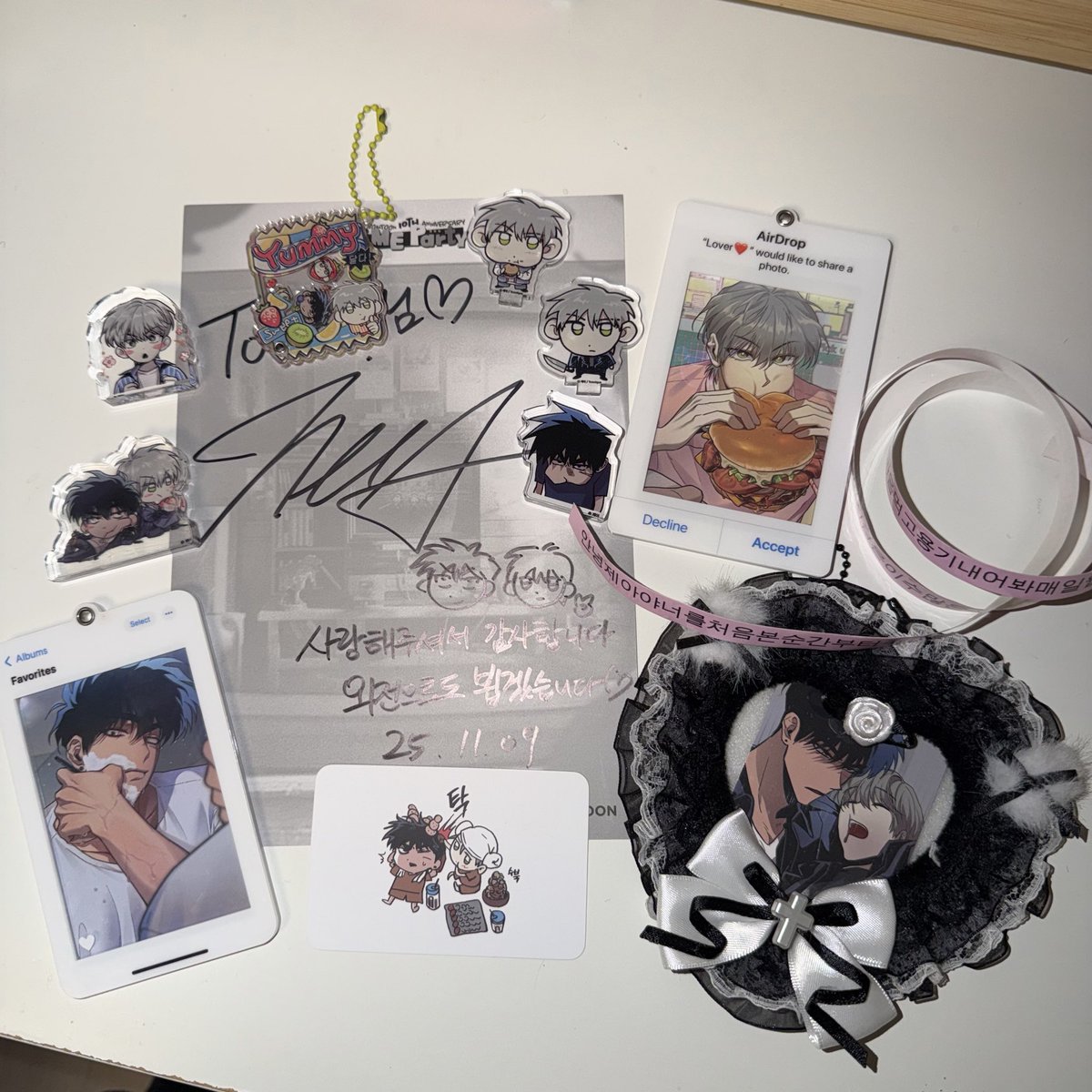 만나서 넘넘 반가웠어요 언제나 응원해요 my제아 우리 평생 가는거야(요)... 사인지는 액자에 고이 모셨다가 나중에 같이 순장시키려구요 사랑해욧,,,,

사랑하는제아님내여자가되줄래?아니나만의태양이되어줄래?난너의달님이될게🌜외전마치고레봄앞에서기다릴게제아를사랑하는소녀가😍😝