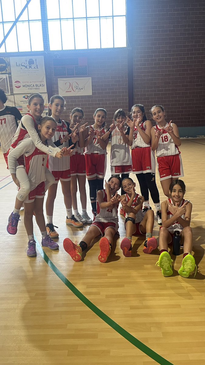 El diumenge al pavelló ha començat amb la victòria del Mini Femení A contra el CB Artés.

A seguir treballant, equip! 🏀

#SomSalle