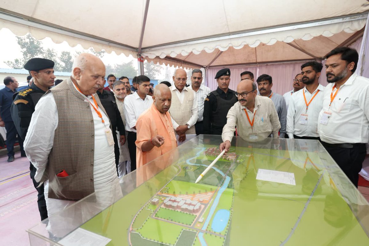 AnujShukla00009's tweet image. कुशीनगर |
मुख्यमंत्री योगी आदित्यनाथ जी ने निर्माणाधीन महात्मा बुद्ध कृषि एवं प्रौद्योगिकी विश्वविद्यालय का निरीक्षण किया।
प्रदेश में शिक्षा और कृषि विकास को नई दिशा देने की प्रतिबद्धता। 🌾📚
Post credit @cyberhuntss bhai 

#Kushinagar #UttarPradesh #YogiAdityanath