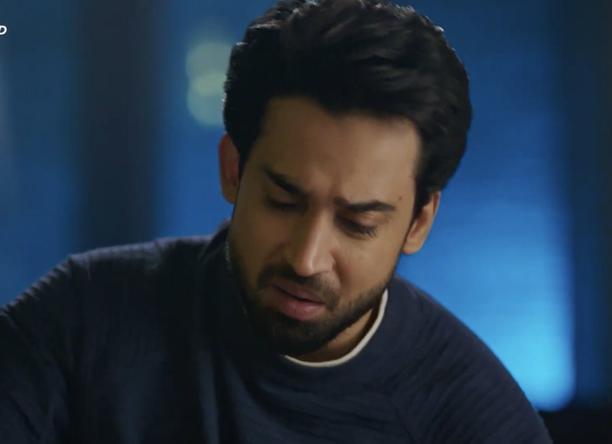 wobblyhead0724's tweet photo. being MCP actually suits on him, the way he eyed her and then said “le k jao isko” 

it’s always so subtle and hilariously convincing 

#BilalAbbasKhan #merizindagihaitu https://t.co/IkSMj7NxAy