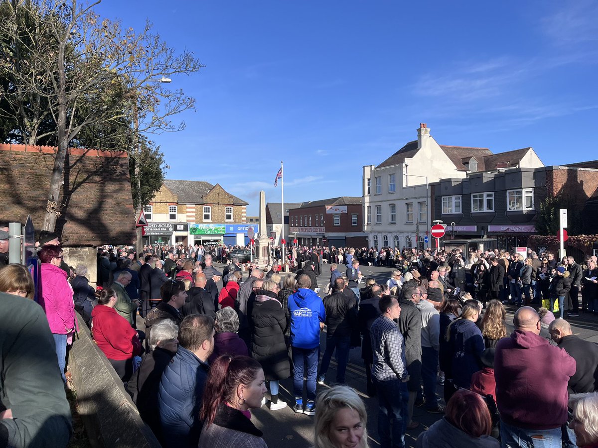 Mick_Thompson_'s tweet photo. Fantastic turnout at Stanford Le Hope as always 🙏🏼 #lestweforget https://t.co/9Db9gX8HpR