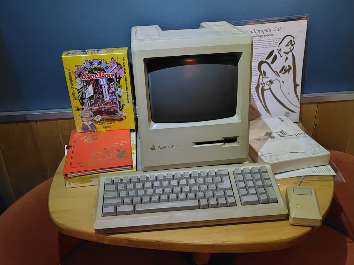 JumpBugのサウンドを担当された井上さんとお会いしてきました！ピラミッド面のマップもこの方がつくられたとのこと、後にMAC用にMAC書道、MACポン（史上初のネットワーク対戦麻雀）を開発しリリースされたとのこと。常時イノベーションとでも言うべき他にも衝撃的な話やまもりで驚くばかりでした。