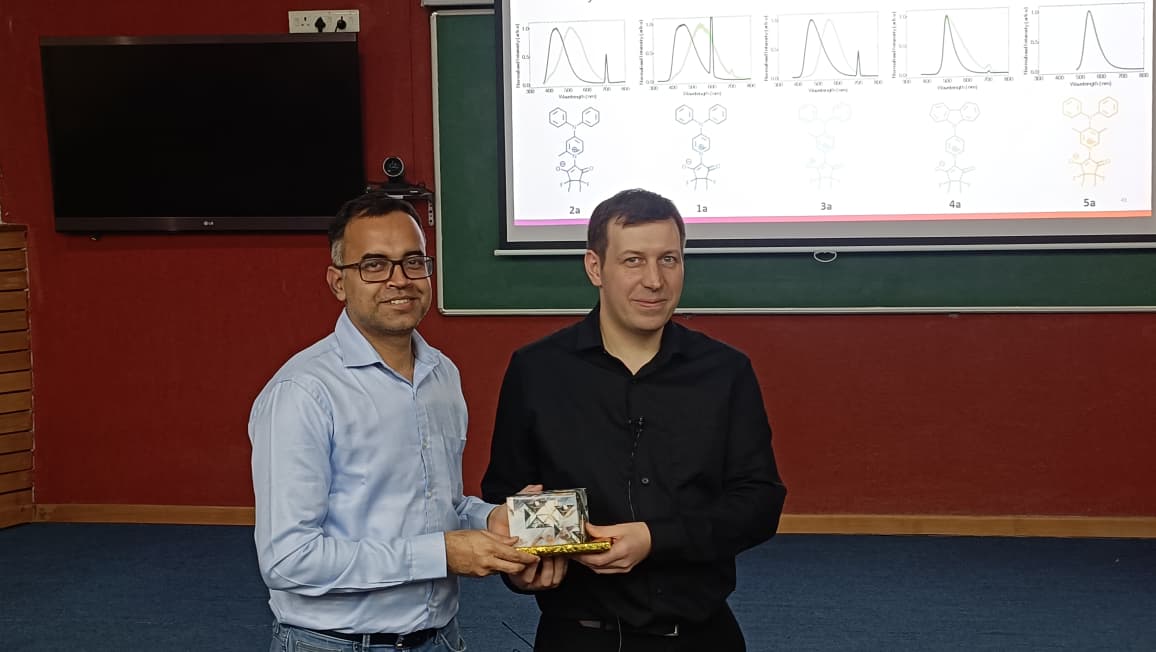 chm_iiserb's tweet image. It was a great pleasure to host Dr. Peter W. McDonald,  Université Paris-Saclay and listen to his exciting talk on &quot;Mechanofluorochromic responses: structural origins and mechanistic insights&quot; @chm_iiserb @iiserbhopal