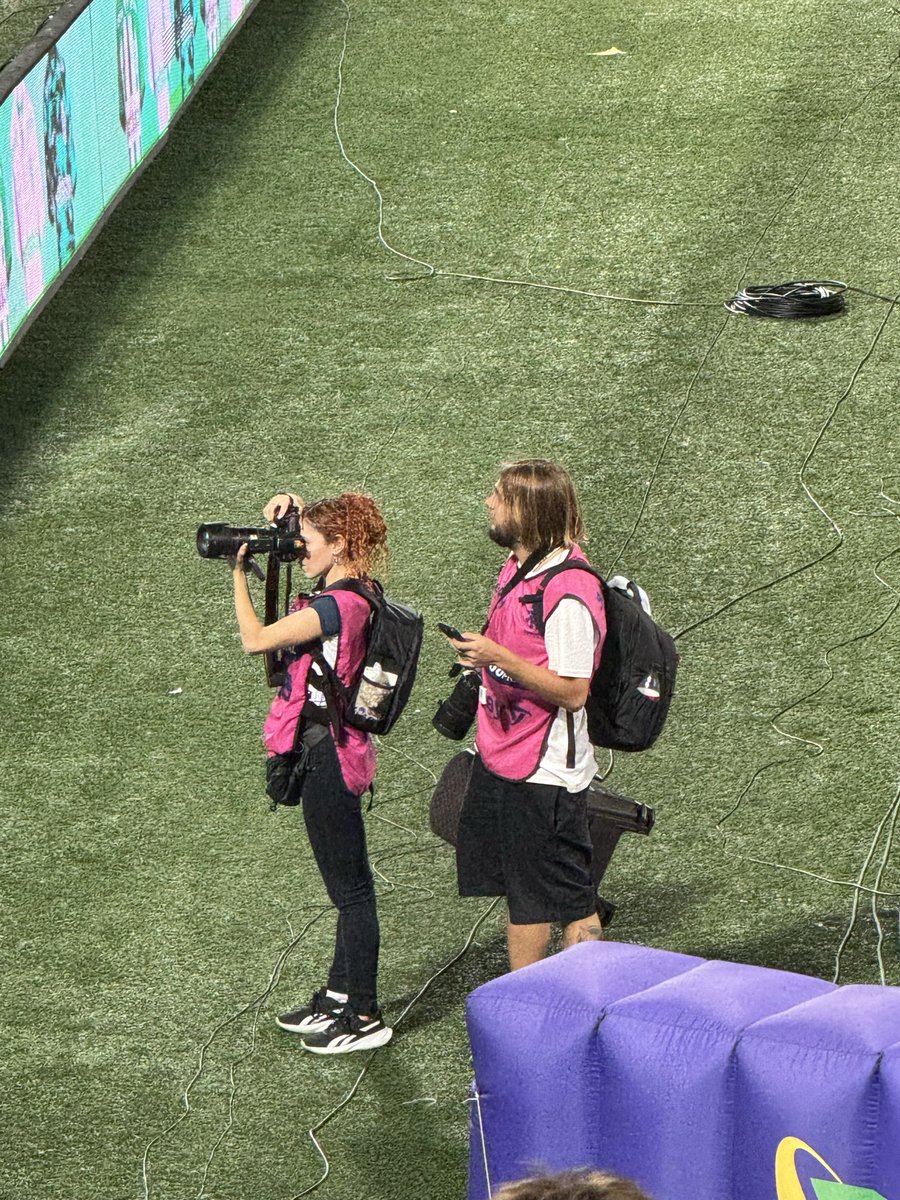 eprens26's tweet photo. @Bedoyad21 No hay nada mejor que compartir con tu pareja las labores, tu empresa, tu pasión y la fotografía. @davidjaragarcia &amp; @Bedoyad21 tesos y gran admiración por lo que hacen. Algún día estaré allí mismo con mi esposa https://t.co/UGudBuXKoY