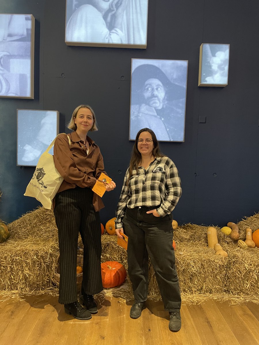 NuitduCourt's tweet image. Coup du Cœur du Jury des jeunes de Delémont
« Notre choix s'est porté sur STORYTELLING de Nils Hedinger. Sa simplicité nous a conquises. Il a réussi à tout expliquer, même sans aucune parole. Le choix des couleurs ou non et des personnages prend tout son sens. » Tissia et Mélissa