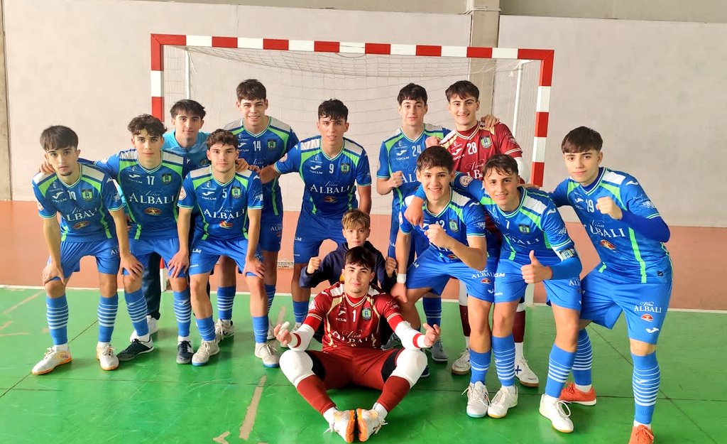 🔵 JUVENIL DH 🔵 

AD CÁCERES UEX 4-5 VIÑA ALBALI VALDEPEÑAS 

Goleadores:
#Alfonso ⚽⚽
#RaúlCollado ⚽
#RaúlNova ⚽
#Borja ⚽

Asistencias:
#Alfonso 1️⃣
#Veni 1️⃣
@raulnova11 1️⃣
<a href="/raulcollado10/">@raulcollado10</a> 1️⃣

➡️ Difícil victoria tras más de 5 horas de viaje remontando un 3-1 en la 2ª parte.