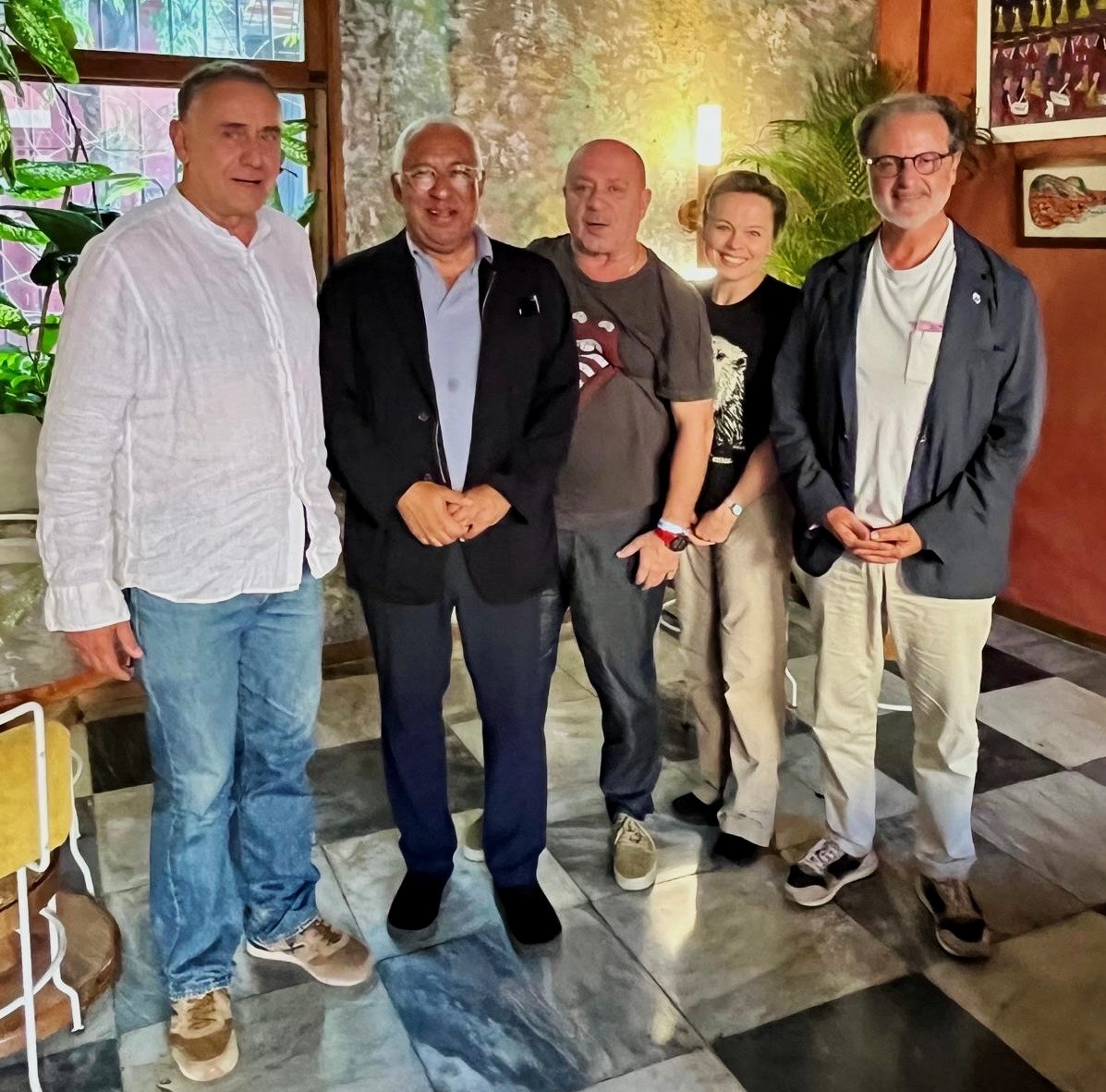 EESC_REX's tweet photo. 📢In Santa Marta 🇨🇴, the @EU_EESC delegation caught up with 🇪🇺 @EUCOPresident António Costa
▶️We shared our takeaways from the #EUCELAC Civil Society Forum 🇪🇺🌎 - celebrating the EU-Latin America partnership &amp; boosting its people-to-people dimension.
#CELACUE2025 https://t.co/kVzV0BZamT